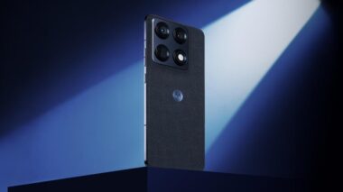 Motorola представи motorola signature – ултра-премиум смартфон с DXOMARK камери, Snapdragon 8 Gen 5, AI и 7 години софтуерна поддръжка.