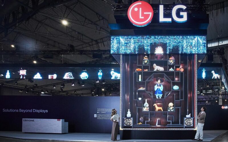 LG представя „Solutions Beyond Displays“ на ISE 2026 – интегрирани B2B дисплейни и софтуерни решения с AI за реални бизнес среди.