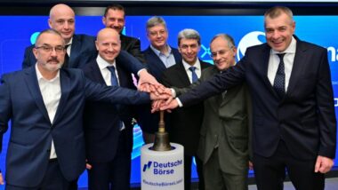 Сирма откри търговската сесия на Франкфуртската борса и завърши успешно процеса по двойно листване чрез EuroBridge, с фокус върху растежа в Европа.