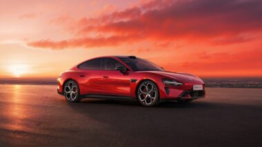 Xiaomi отчете 457,3 млрд. юана приходи за 2025 г., докато AI, електромобилите и екосистемата „Човек × Автомобил × Дом“ ускоряват растежа.