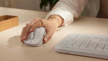 Logitech представи Signature Comfort Plus – нова серия периферни устройства с фокус върху комфорта, AI интеграции и продуктивността.