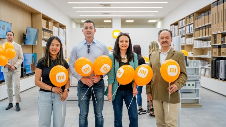 Xiaomi откри нов магазин в The Mall, представяйки най-новите си AIoT устройства и стратегията за изграждане на свързана технологична екосистема.