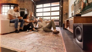 Klipsch Flexus Sound System предлага модулно домашно кино без кабели, Dolby Atmos звук и гъвкаво надграждане според нуждите.