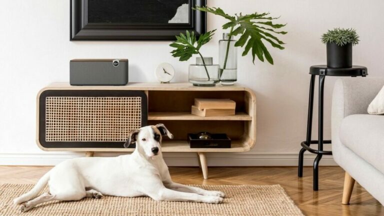 Klipsch The One Plus и The Three Plus предлагат 2.1 звук, Bluetooth 5.3 и Broadcast Mode, а по-големият модел добавя Phono Pre-Amp.